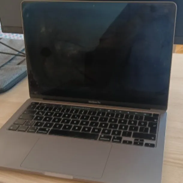 MacBook Pro 13.3inch M2 16GB Ram 256GB SSD (1 Yıl garantisi var)