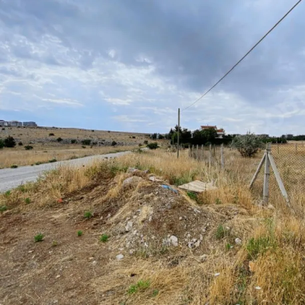 İNCEK'TE SATILIK TEK TAPU 932 M2 VİLLA ARSASI